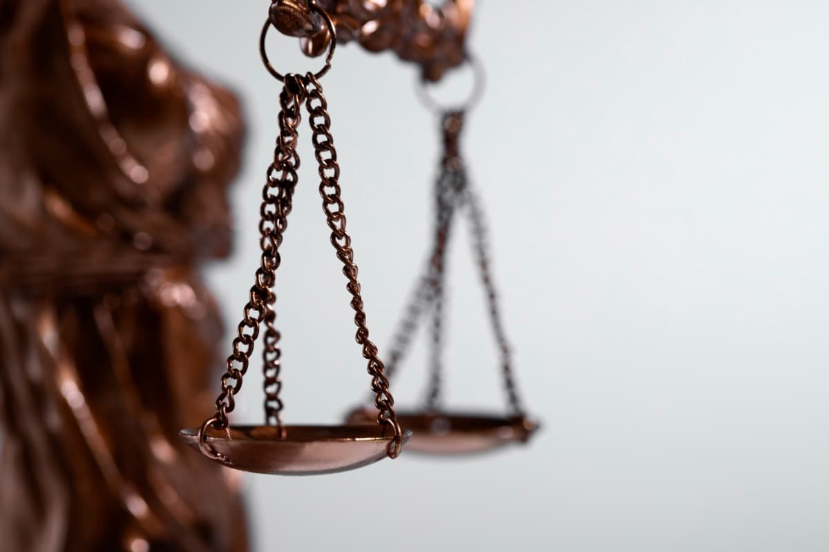 Close-up of the scales of justice — symbol of the legal precision of Lutz Färber's firm